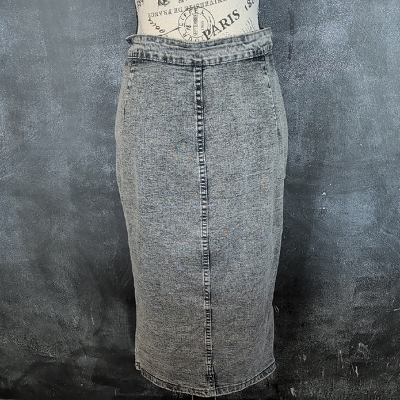 Women's Grey Button-Front Wrap Denim Skirt - Picture 4 of 7